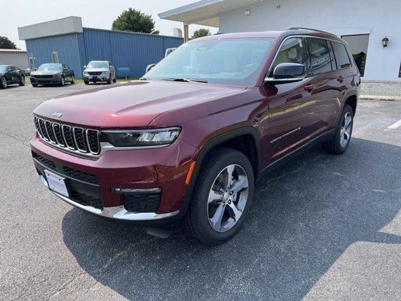 2023 Jeep Grand Cherokee L Limited 4x4Image 4