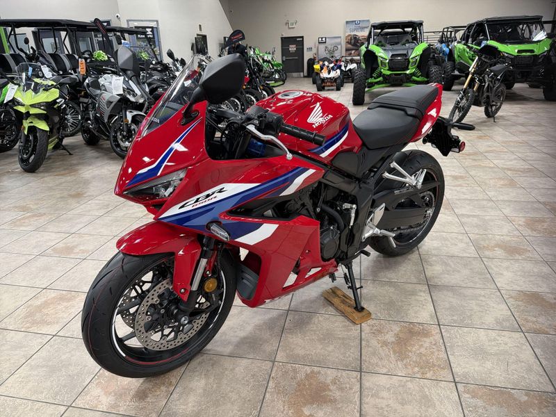 New 2026 Honda CBR650R E-CLUTCH Image 13