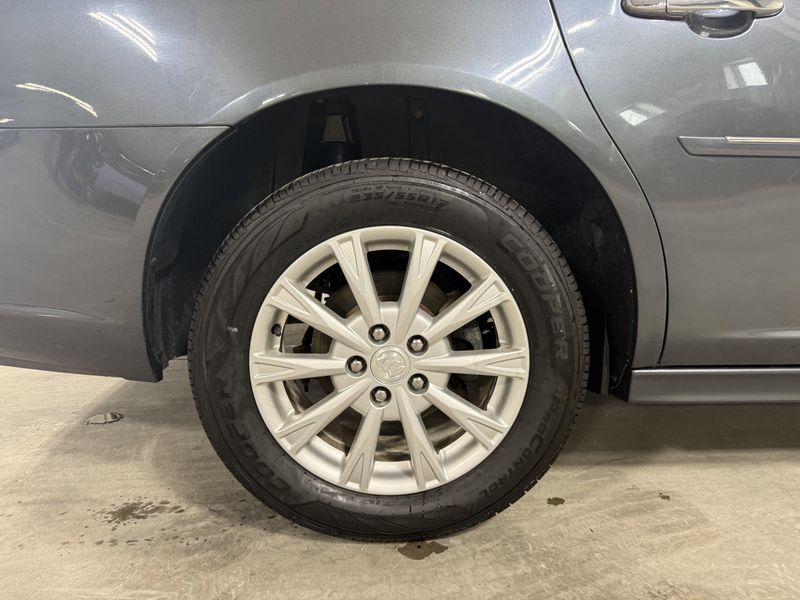 Used 2010 Buick Lucerne CXLImage 8