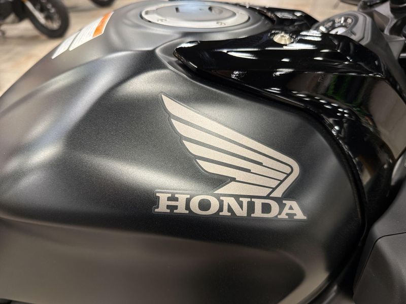 New 2026 Honda CB650R E-CLUTCH Image 26