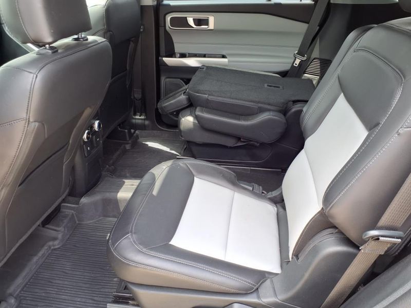2023 Ford Explorer XLTImage 10