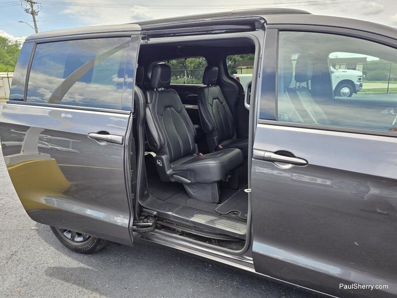 Used 2021 Chrysler Pacifica Touring L S