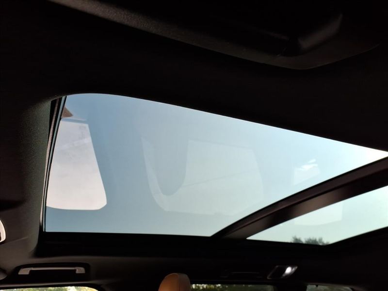 Used 2022 Land Rover Range Rover Sport SVRImage 11