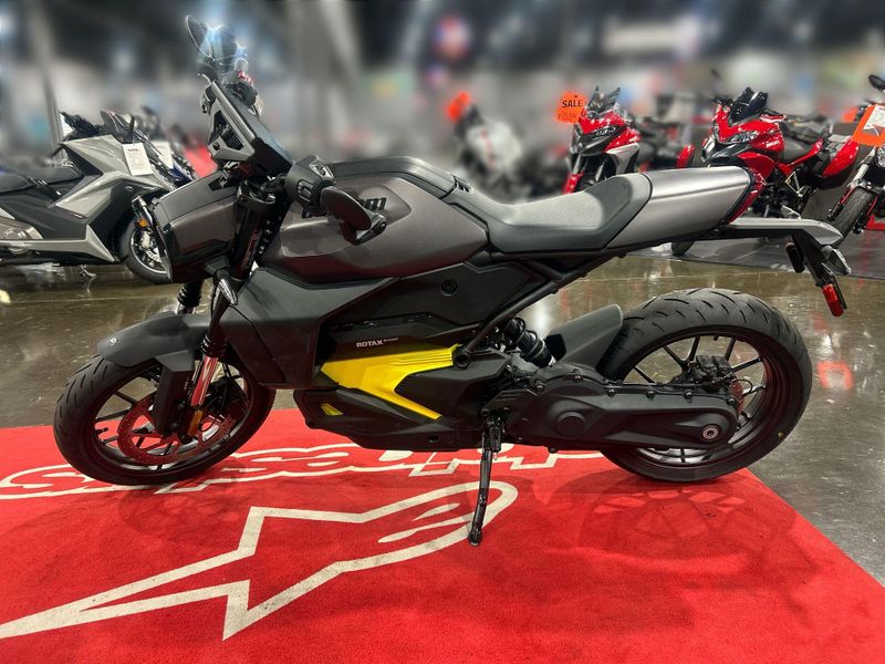 2025 Can-Am Pulse Image 10