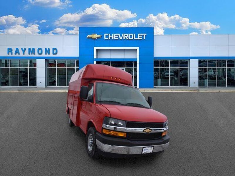 New 2026 Chevrolet Express 3500 Work VanImage 10