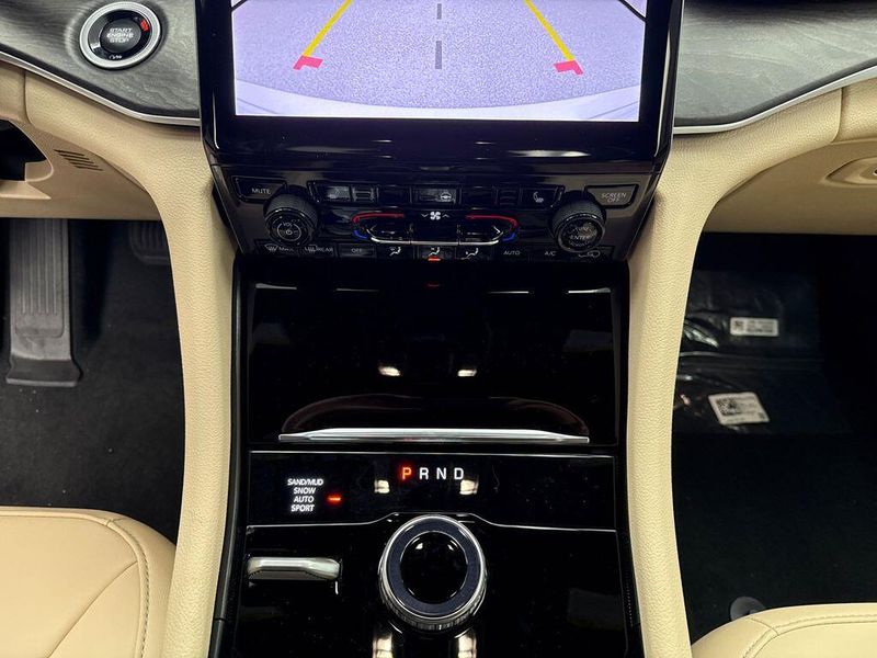 New 2025 Jeep Grand Cherokee Limited 4x4Image 13