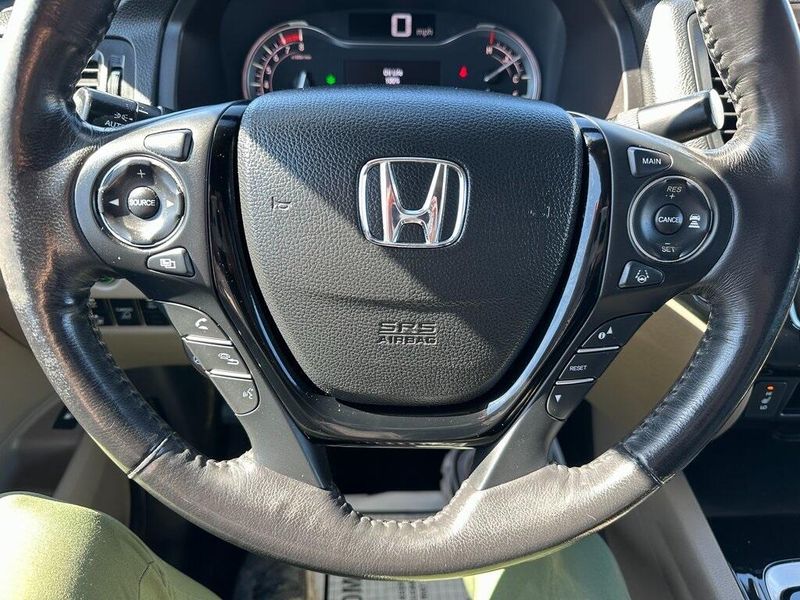 2018 Honda Ridgeline RTL-EImage 3