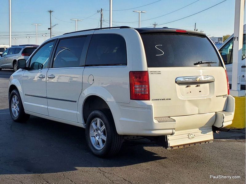 2010 Chrysler Town & Country Touring photo 3