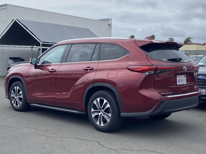 2020 Toyota Highlander XLEImage 3