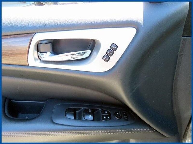 2017 Nissan Pathfinder PlatinumImage 14