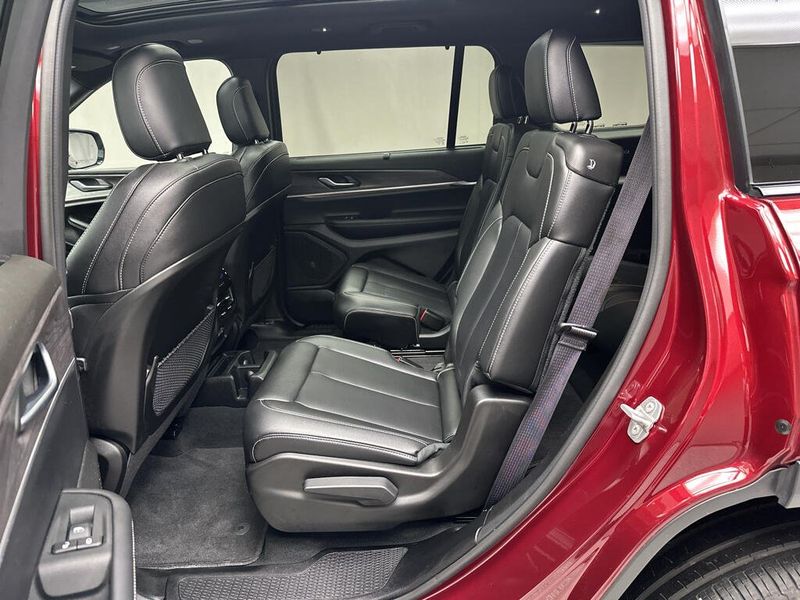 Used 2025 Jeep Grand Cherokee L LimitedImage 22