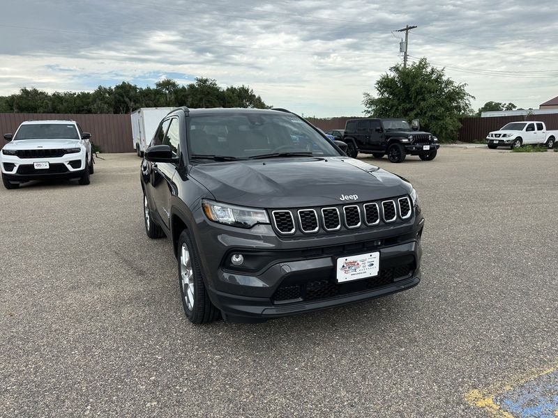 2024 Jeep Compass Latitude Lux 4x4Image 2