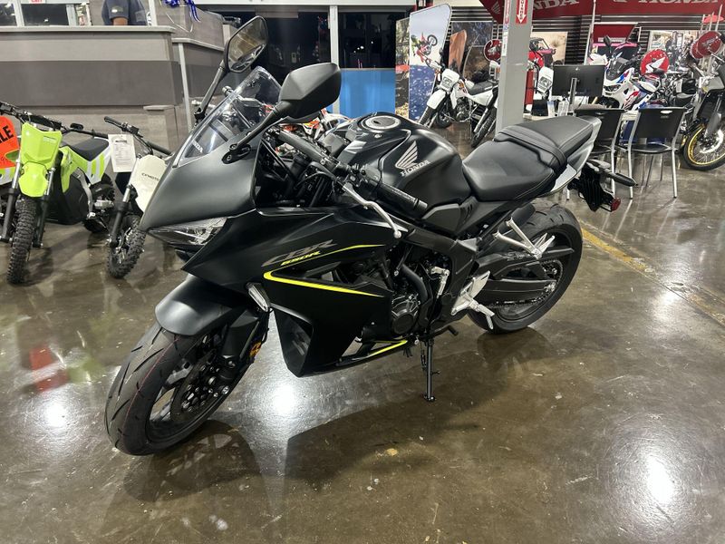 New 2026 Honda CBR650R E-CLUTCH Image 17