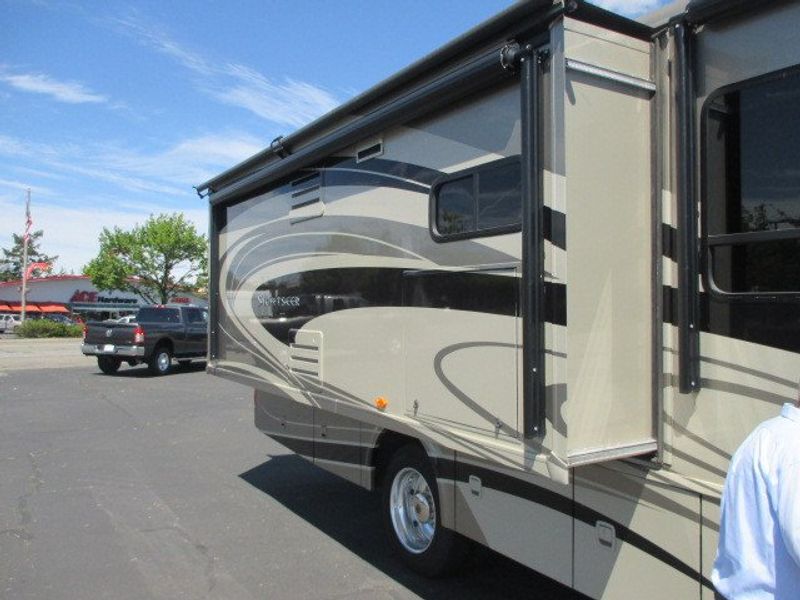 2014 Ford F-53 Motorhome Chassis Image 32