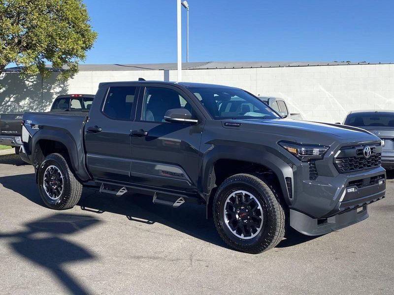 2024 Toyota Tacoma TRD Off Road HybridImage 2