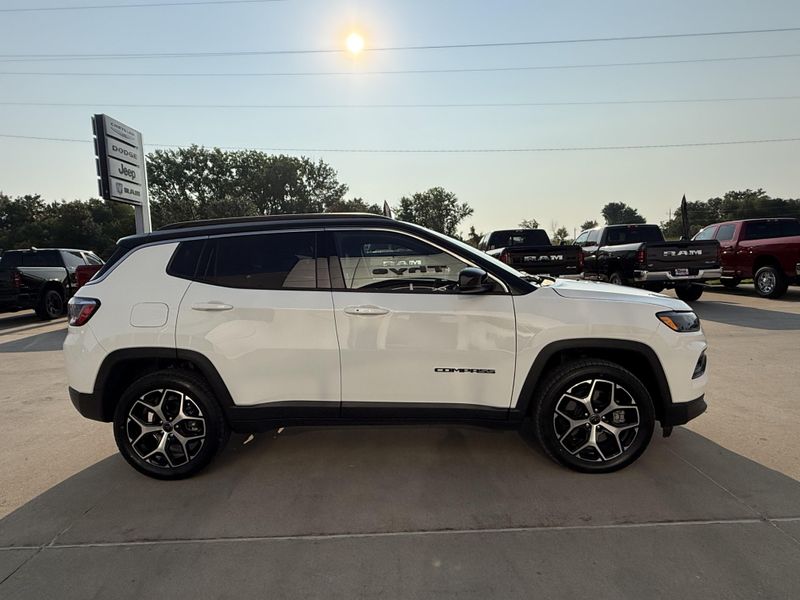 Used 2025 Jeep Compass LimitedImage 35