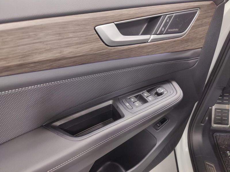 Used 2025 Volkswagen Atlas SEL Premium AWD R-Line Sunroof/NavImage 33