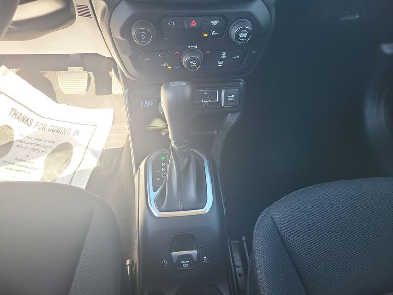 Used 2023 Jeep Renegade LatitudeImage 9