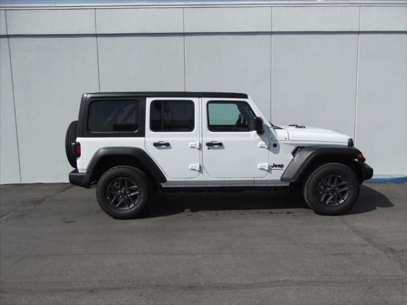 2025 Jeep Wrangler Unlimited Sport S photo 4