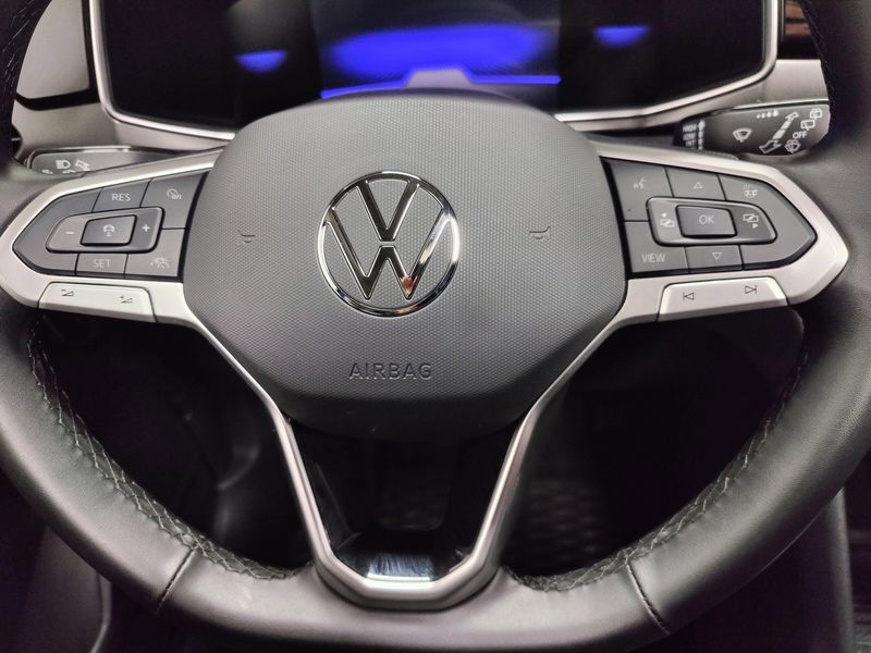 Used 2025 Volkswagen Taos SE Black AWD w/SunroofImage 25