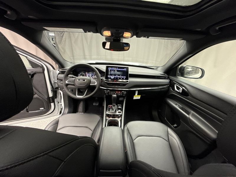 New 2025 Jeep Compass Limited 4x4Image 8