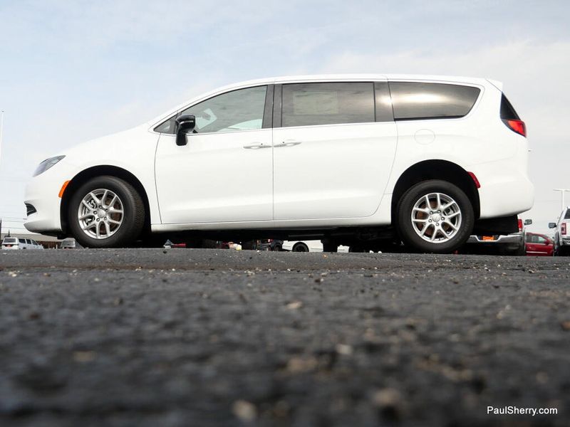 New 2026 Chrysler Voyager Lx