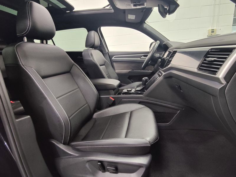 Used 2023 Volkswagen Atlas Cross Sport SEL R-Line Black AWD w/Sunroof/NavImage 5