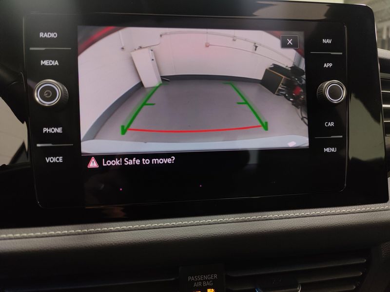 Used 2025 Volkswagen Jetta SEL w/Sunroof & NavImage 25