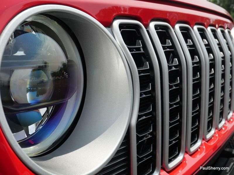 New 2025 Jeep Wrangler 4-door SaharaImage 20