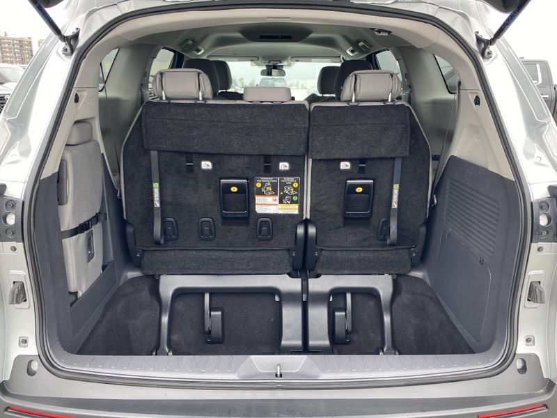 2024 Toyota Sienna LEImage 16