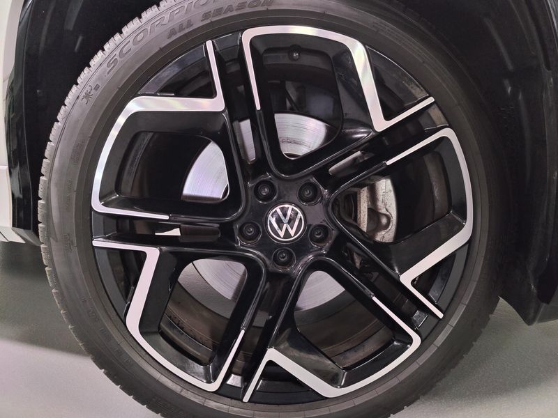 Used 2025 Volkswagen Tiguan SEL R-Line AWD w/Sunroof/NavImage 9