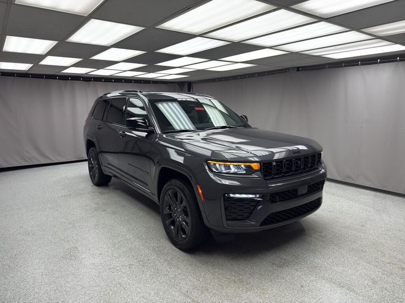 New 2026 Jeep Grand Cherokee L Limited Reserve 4x4Image 4