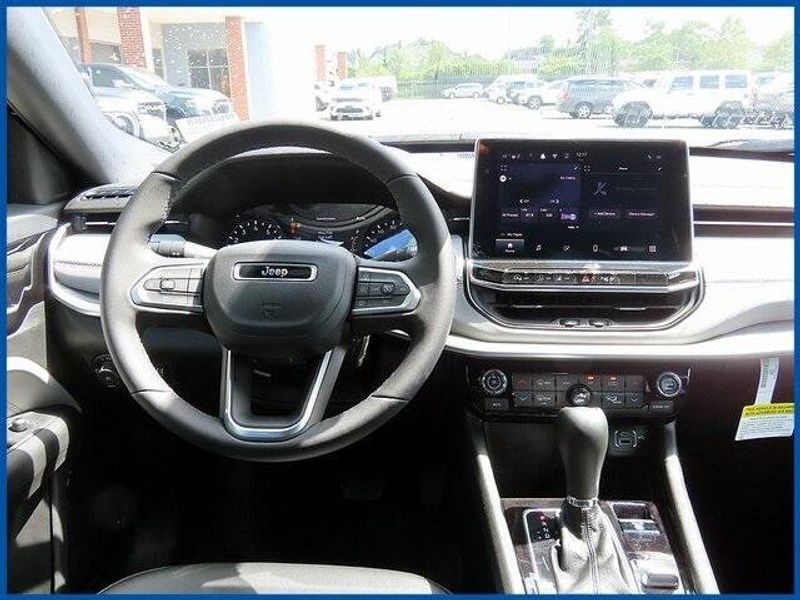 New 2025 Jeep Compass LimitedImage 11