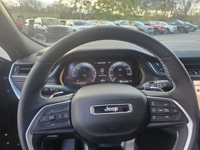 New 2025 Jeep Grand Cherokee Limited 4x4Image 5