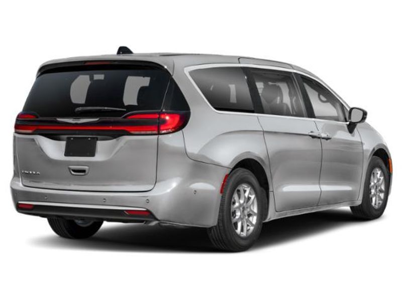 New 2026 Chrysler Pacifica SelectImage 3