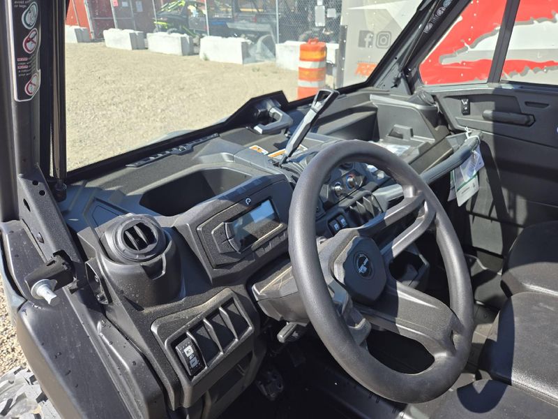 New 2027 Can-Am DEFENDER DPS CAB HD9 Image 11