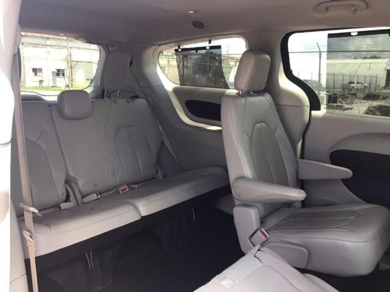 2021 Chrysler Pacifica Touring LImage 13
