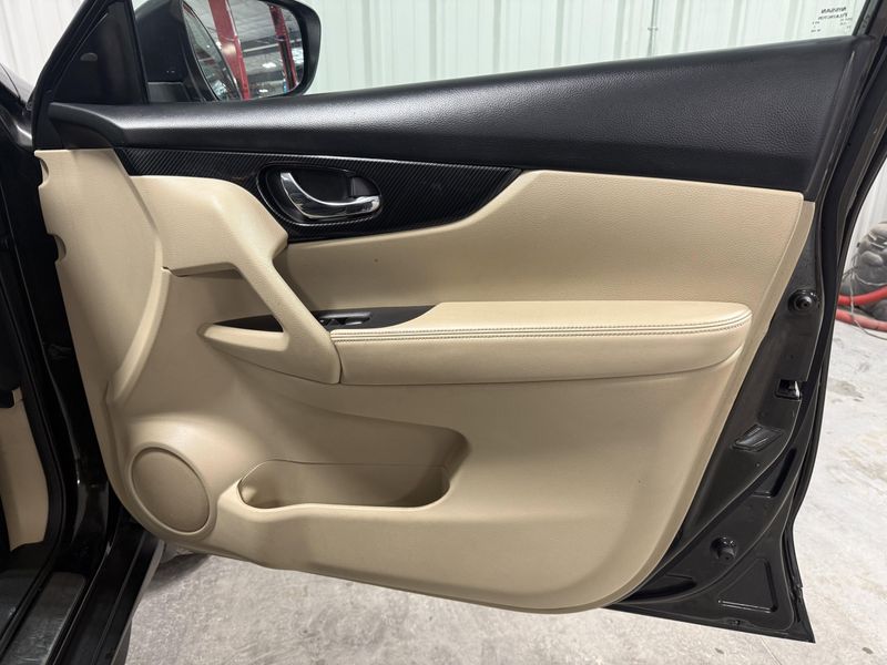 Used 2017 Nissan Rogue SLImage 12