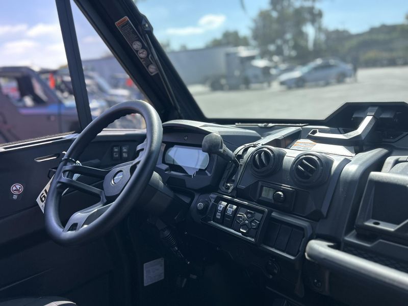 New 2025 Can-Am DEFENDER MAX LONE STAR CAB HD10 Image 13