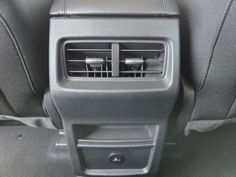 Used 2023 Ford Edge SE AWD