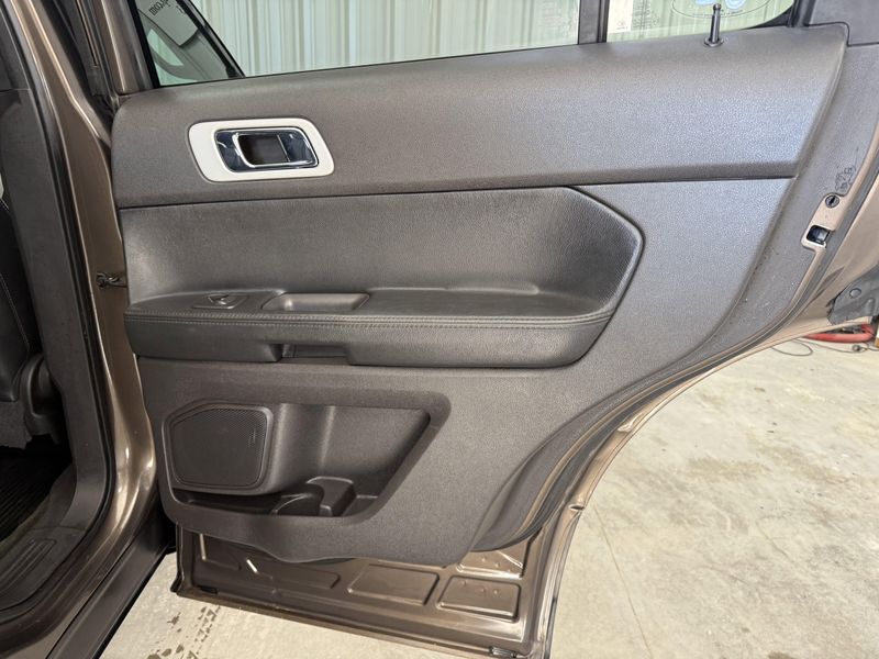 Used 2015 Ford Explorer XLTImage 8