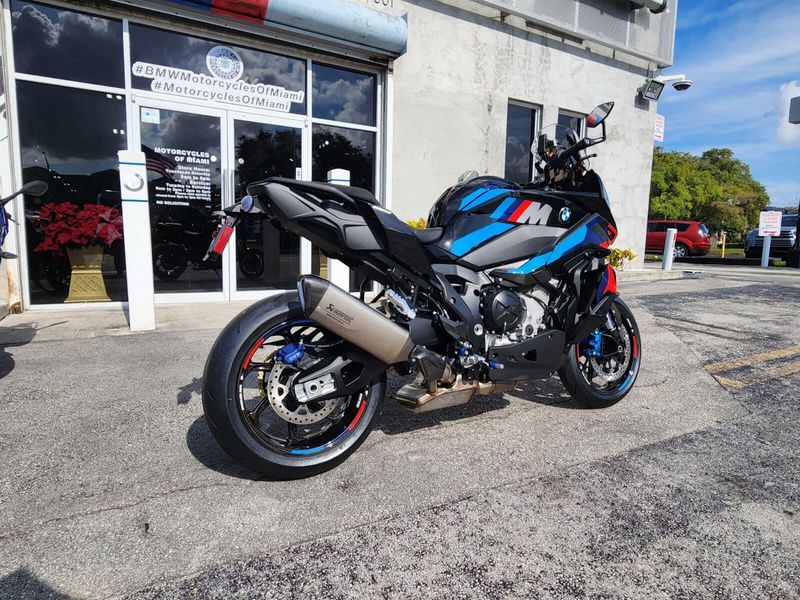 2026 BMW M 1000 XRImage 12