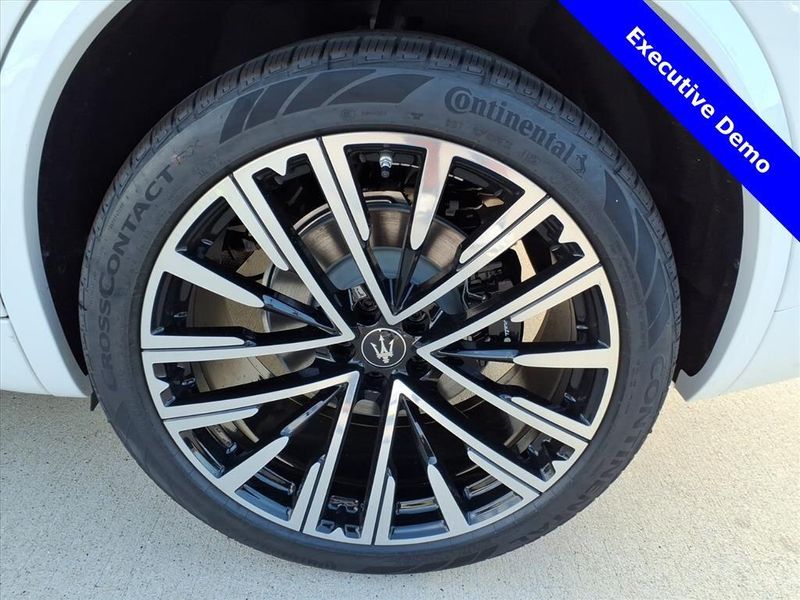 New 2025 Maserati Grecale ModenaImage 11