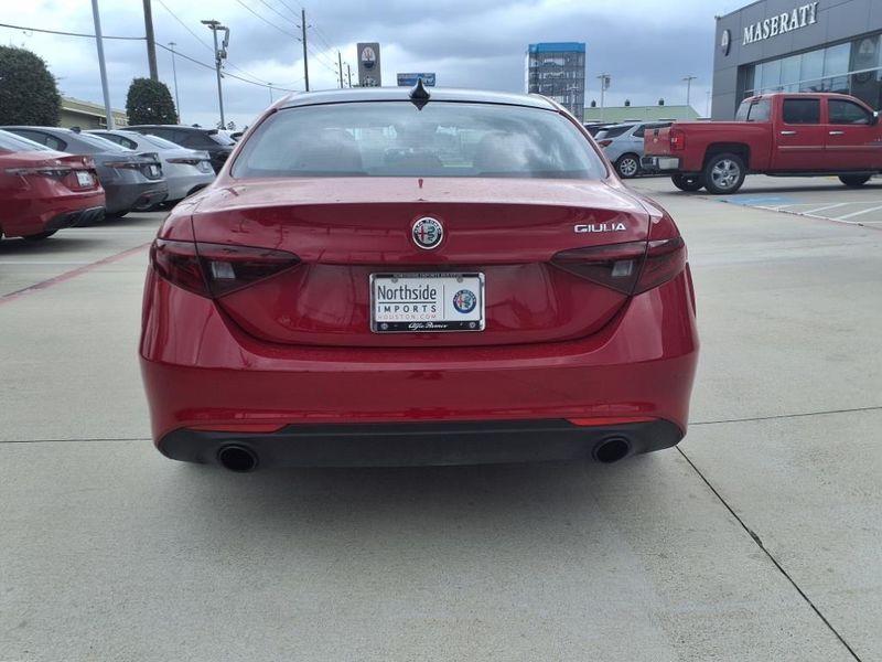 2022 Alfa Romeo Giulia TiImage 15