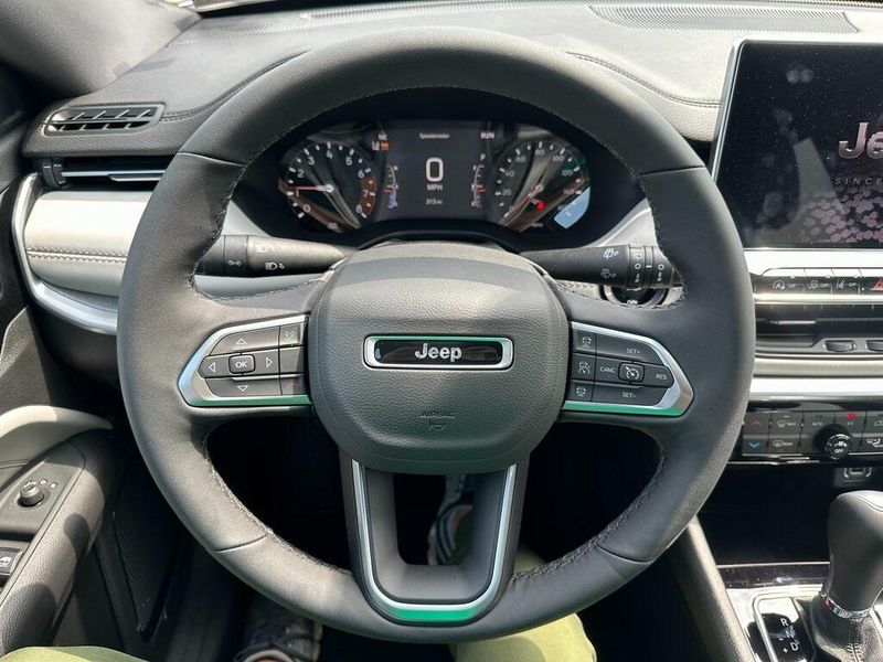 2025 Jeep Compass Limited 4x4Image 2