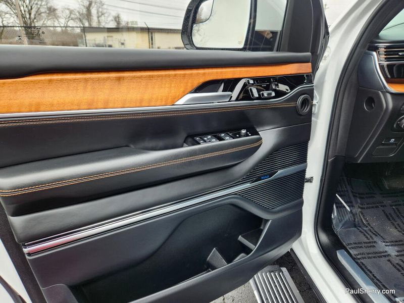 2022 Jeep Grand Wagoneer Series III