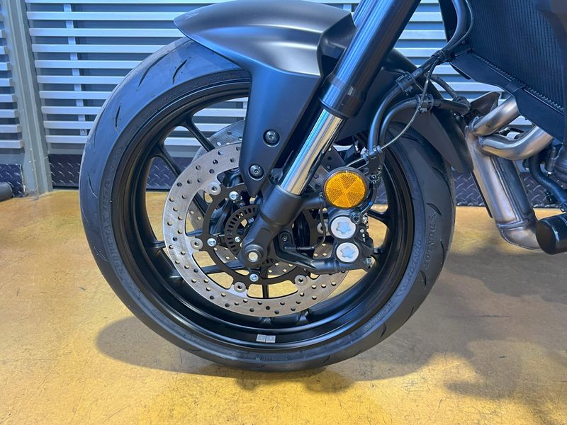 2025 Yamaha MT-07 Image 3