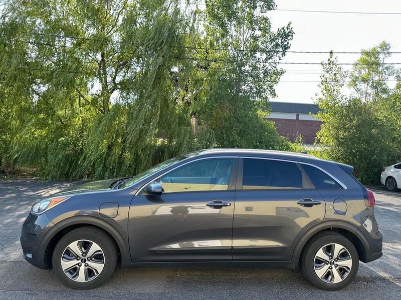 2019 Kia Niro Plug-In Hybrid LX photo 2