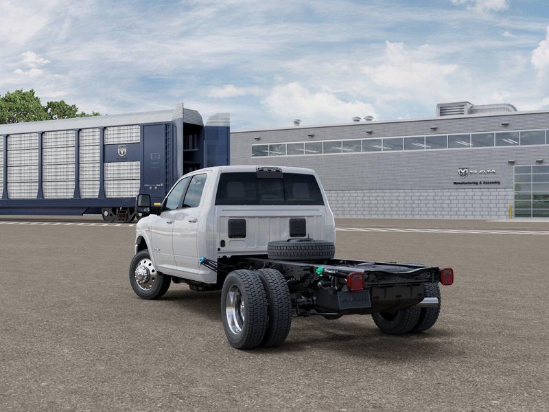 New 2026 RAM 4500 Big Horn Chassis Crew Cab 4x4 60