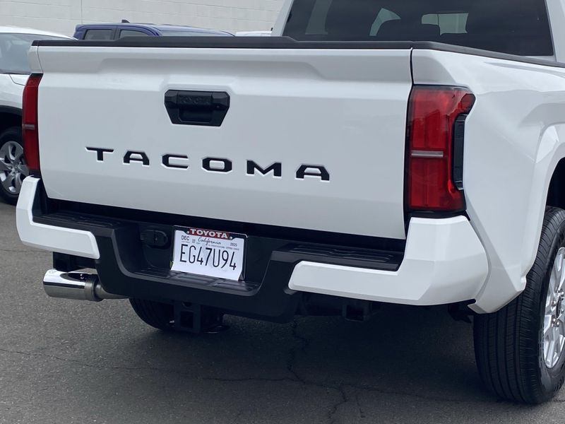 Used 2025 Toyota Tacoma SR5Image 4